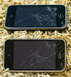 Разбитое стекло на iphone 3g